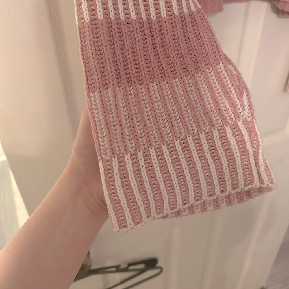 Cropped Sweater - Picture 3 of 4
